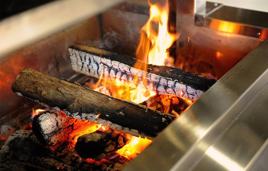 WOOD AND CHARCOAL FIRED INDOOR OUTDOOR GRILL