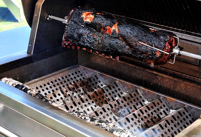 https://aicdqu4q.cdn.imgeng.in/Kalamazoo/media/Images/Smoketisserie-pork-on-Hybrid-Fire-Grill-rotisserie.jpg